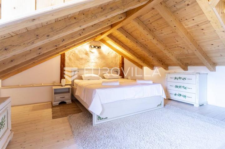 Hvar, Vrbanj, renovirana kamena kuća