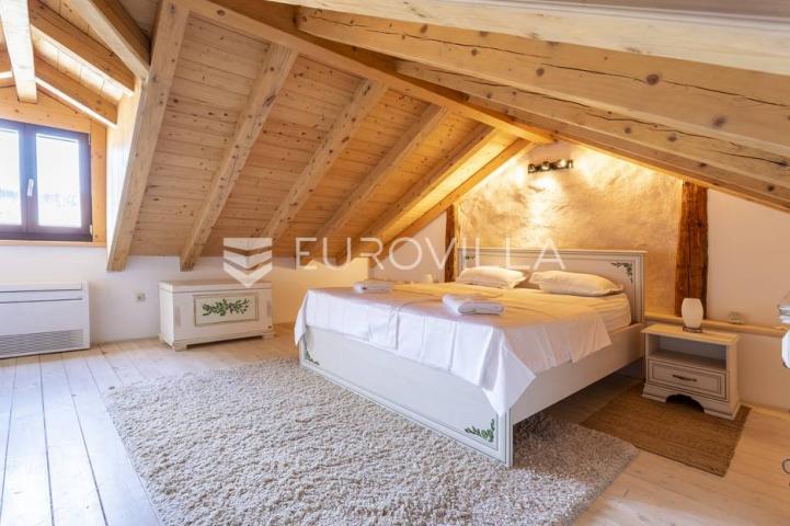 Hvar, Vrbanj, renovirana kamena kuća