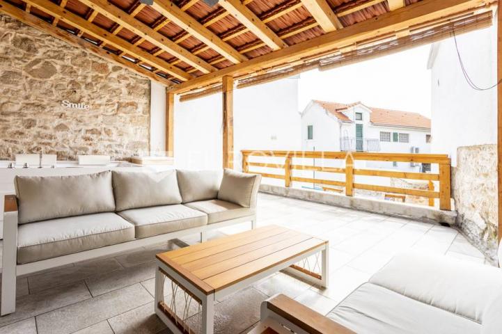Hvar, Vrbanj, renovirana kamena kuća