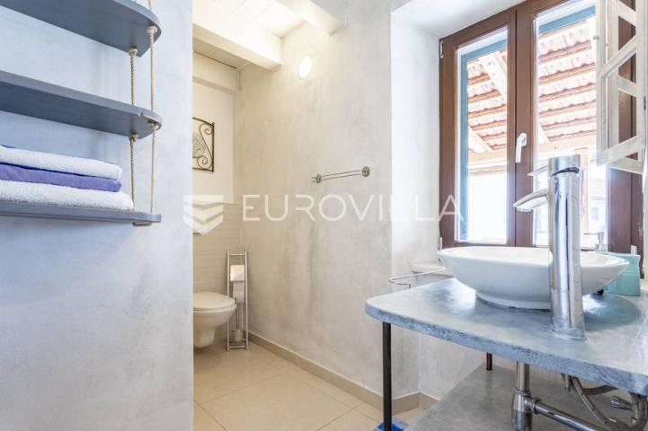 Hvar, Vrbanj, renovirana kamena kuća