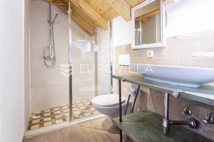 Hvar, Vrbanj, renovirana kamena kuća