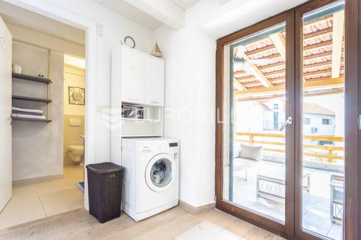 Hvar, Vrbanj, renovirana kamena kuća