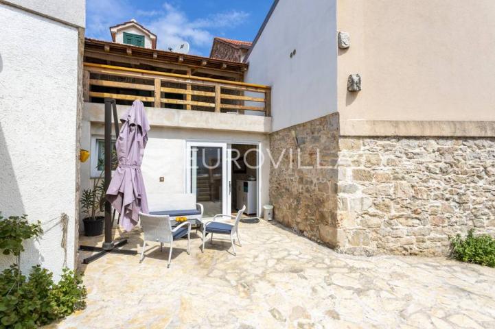 Hvar, Vrbanj, renovirana kamena kuća