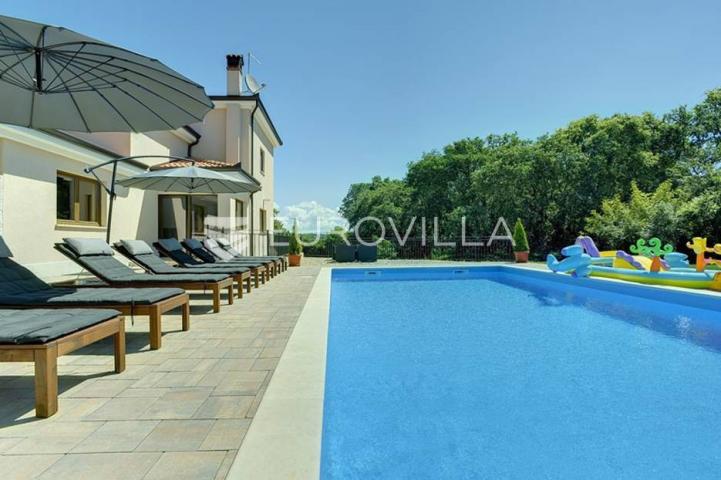 Istra, Rovinjsko selo, kuća za odmor površine 400 m2