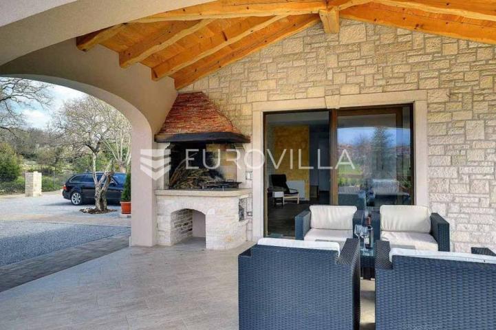 Istra, Rovinjsko selo, kuća za odmor površine 400 m2