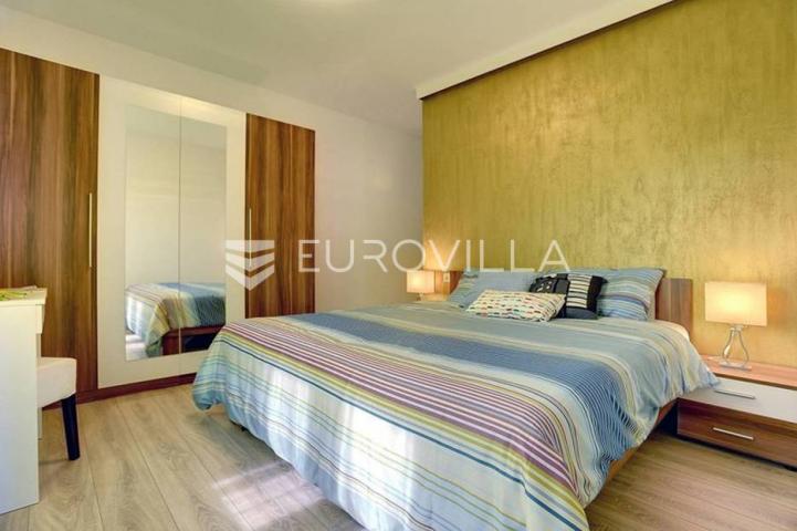 Istra, Rovinjsko selo, kuća za odmor površine 400 m2
