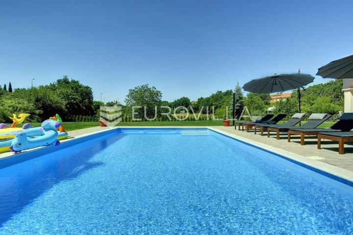 Istra, Rovinjsko selo, kuća za odmor površine 400 m2