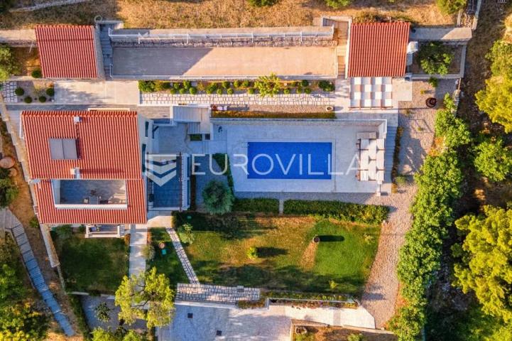 Omiš, luksuzna vila na jedinstvenoj lokaciji