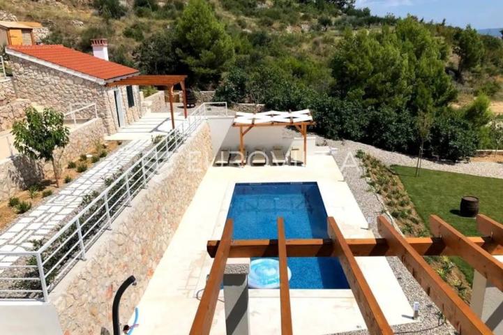 Omiš, luksuzna vila na jedinstvenoj lokaciji