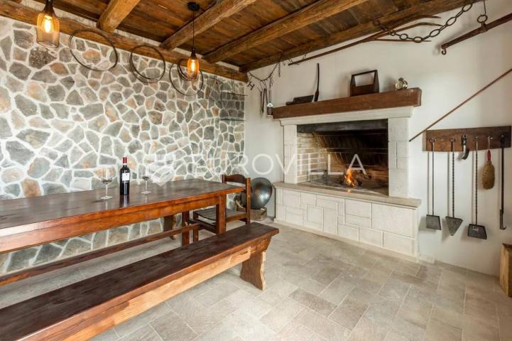 Omiš, luksuzna vila na jedinstvenoj lokaciji