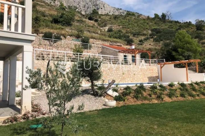 Omiš, luksuzna vila na jedinstvenoj lokaciji