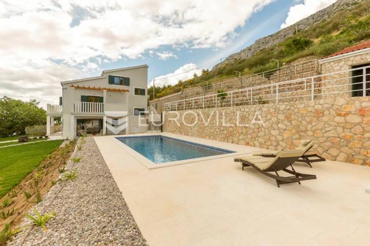 Omiš, luksuzna vila na jedinstvenoj lokaciji