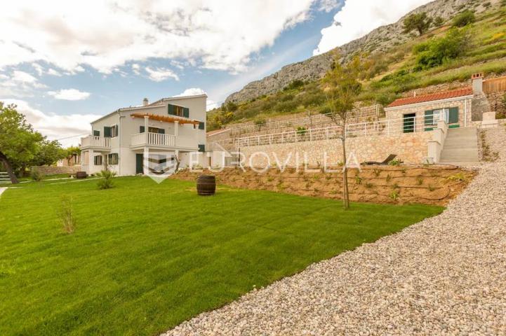 Omiš, luksuzna vila na jedinstvenoj lokaciji