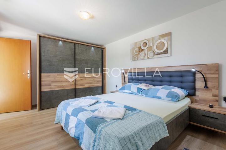 Istra, Medulin, potpuno namješten stan s dvorištem, blizu mora i svih sadržaja