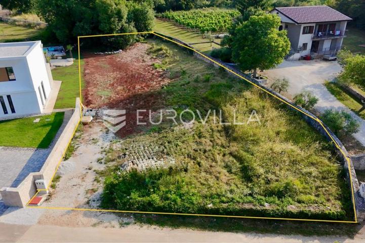 Istra, Tinjan, građevinsko zemljište s infrastrukturom 