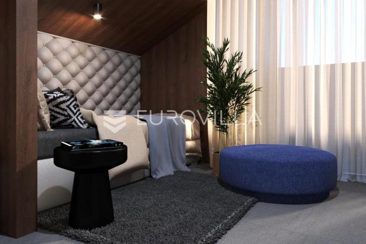 Opatija, dvoetažan trosoban stan 2 garažna parkirna mjesta, neto korisna površina 155 m²