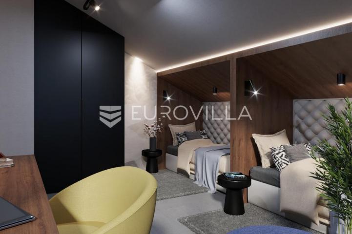 Opatija, dvoetažan trosoban stan 2 garažna parkirna mjesta, neto korisna površina 155 m²