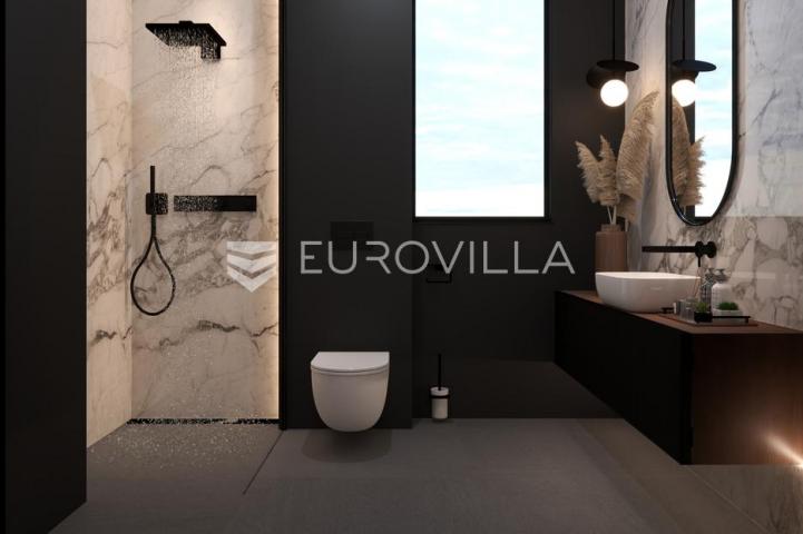 Opatija, dvoetažan trosoban stan 2 garažna parkirna mjesta, neto korisna površina 155 m²