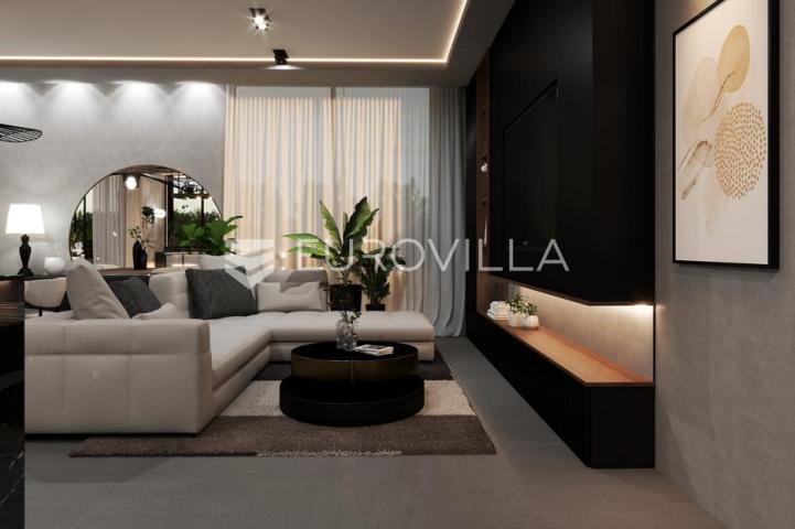 Opatija, dvoetažan trosoban stan 2 garažna parkirna mjesta, neto korisna površina 155 m²
