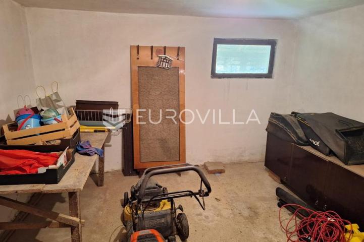 Karlovac, Mala Švarča, stambeno, poslovna zgrada 330 m²