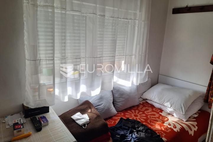 Karlovac, Mala Švarča, stambeno, poslovna zgrada 330 m²
