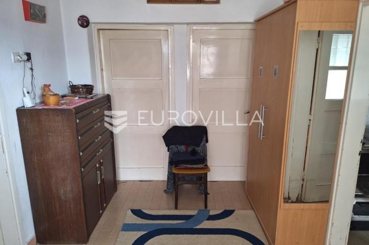 Karlovac, Mala Švarča, stambeno, poslovna zgrada 330 m²