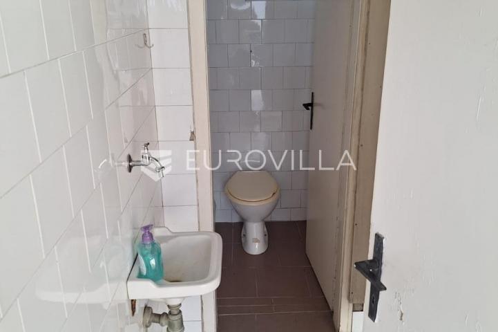 Karlovac, Mala Švarča, stambeno, poslovna zgrada 330 m²