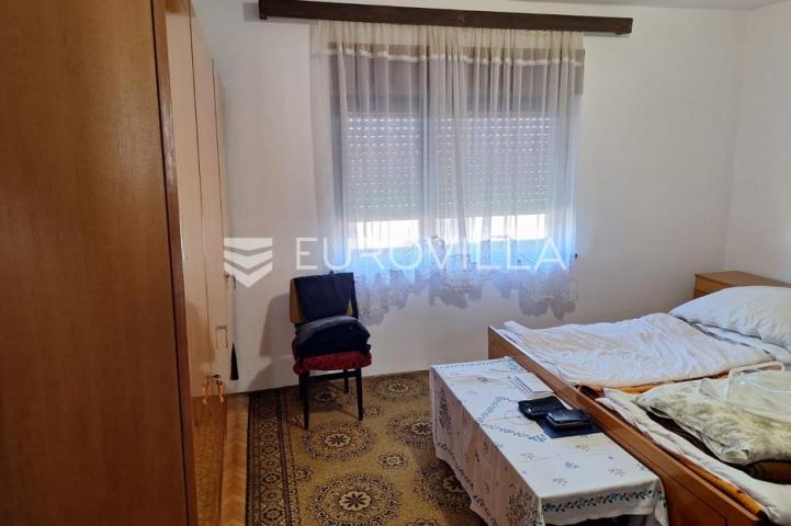 Karlovac, Mala Švarča, stambeno, poslovna zgrada 330 m²