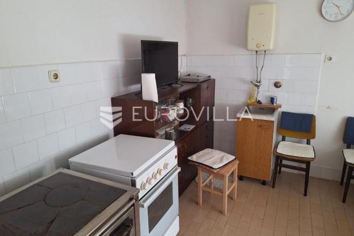 Karlovac, Mala Švarča, stambeno, poslovna zgrada 330 m²