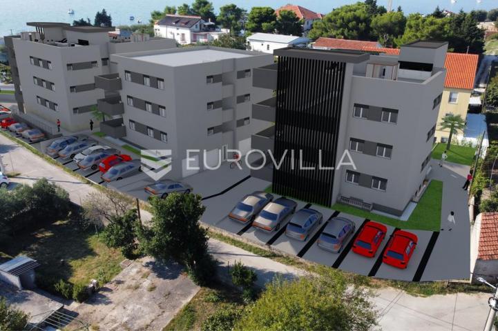 Zadar, Sukošan, dvoetažni stan s krovnom terasom i pogledom na more