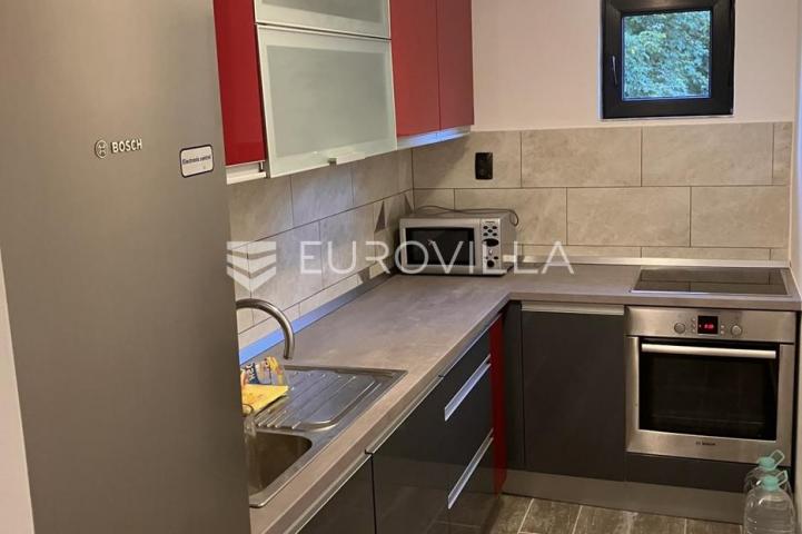 Ogulin, Bjelolasica, kompletno adaptirana kuća 260 m²