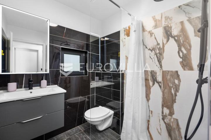 Istra, Poreč prekrasna kamena vila s bazenom 133 m2 