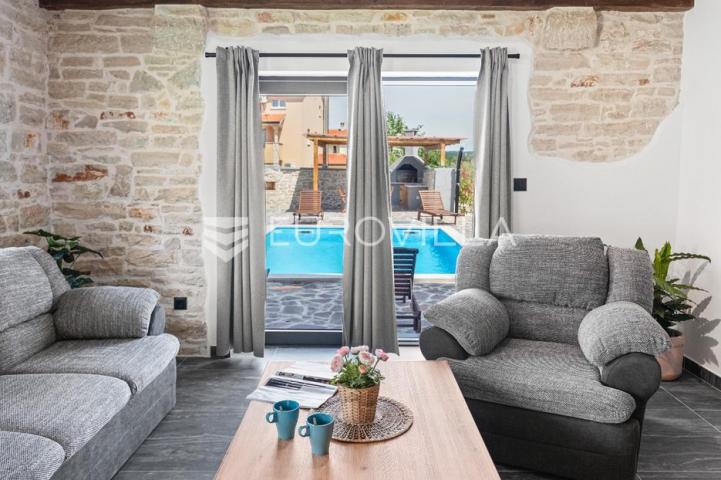 Istra, Poreč prekrasna kamena vila s bazenom 133 m2 