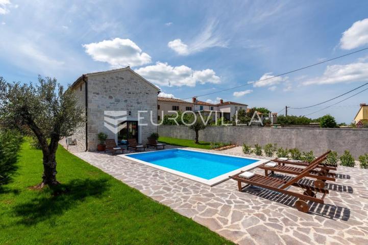 Istra, Poreč prekrasna kamena vila s bazenom 133 m2 