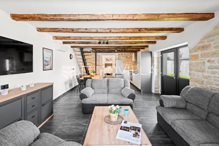 Istra, Poreč prekrasna kamena vila s bazenom 133 m2 