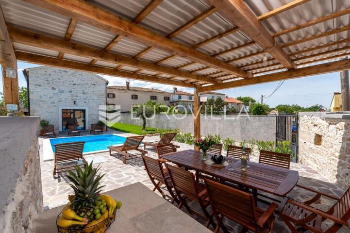Istra, Poreč prekrasna kamena vila s bazenom 133 m2 