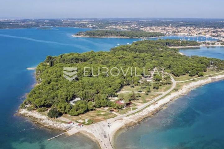 Medulin, velika građevinska parcela 14540 m2 T1  hotel- resort namjene 