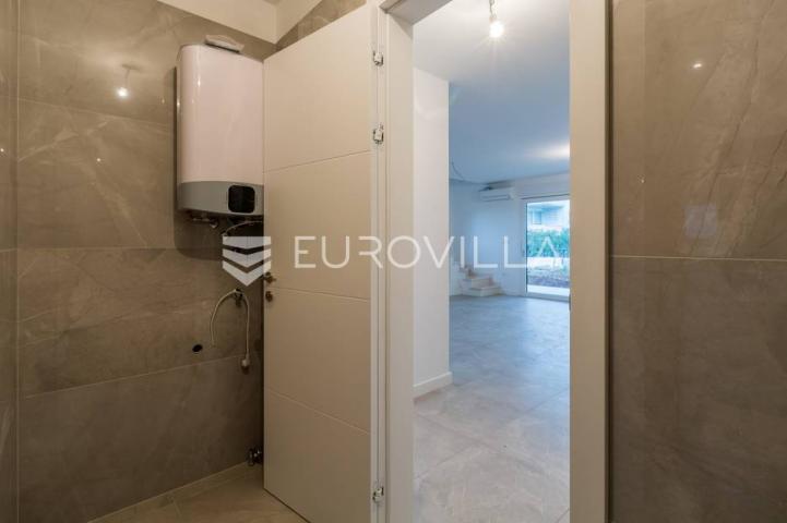 Istra, Volme, dvoetažni stan 106 m2 samo 300 m od mora