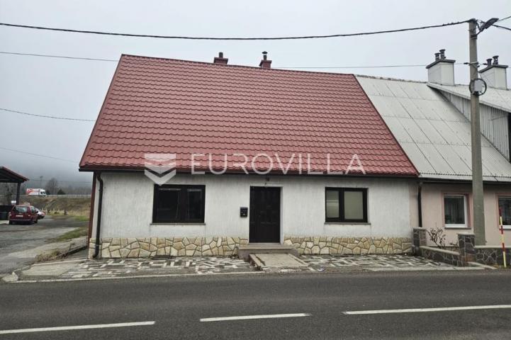 Vrata, Fužine, prostrana višenamjenska kuća s velikom okućnicom