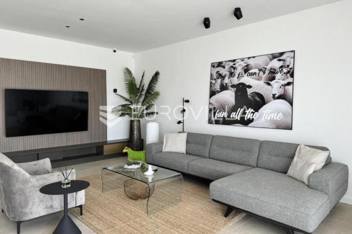 Lun, Jakišnica Pag Luksuzna vila s grijanim bazenom, 4 en, suite sobe i wellnessom, 90 m do mora