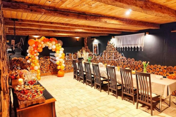 Ogulin, Zagorje, kuća 350 m², novouređena