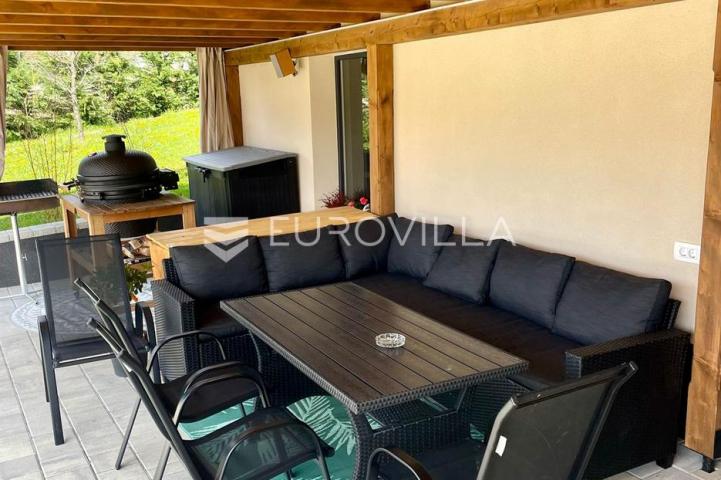 Ogulin, Zagorje, kuća 350 m², novouređena