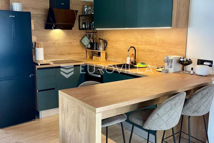 Ogulin, Zagorje, kuća 350 m², novouređena