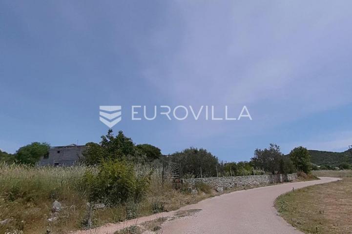 Marina, Svinca, građevinsko zemljište površine 2300 m²