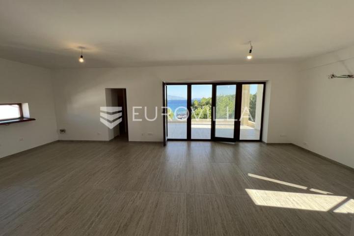 Krk, penthouse 100 m², prvi red do mora sa fantastičnim pogledom