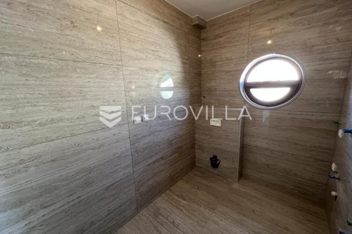 Krk, penthouse 100 m², prvi red do mora sa fantastičnim pogledom