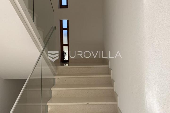 Krk, penthouse 100 m², prvi red do mora sa fantastičnim pogledom