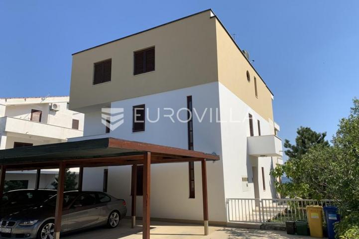 Krk, penthouse 100 m², prvi red do mora sa fantastičnim pogledom