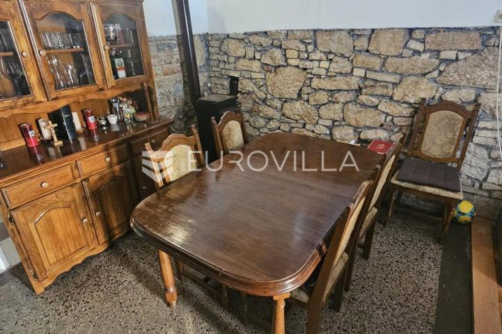 Rijeka, stan s potencijalom u centru grada – 104,90 m² na 1. katu