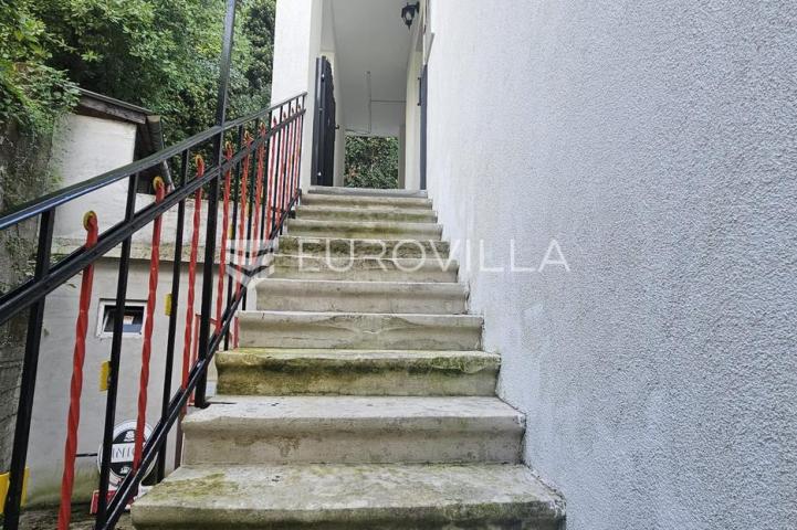 Rijeka, stan s potencijalom u centru grada – 104,90 m² na 1. katu